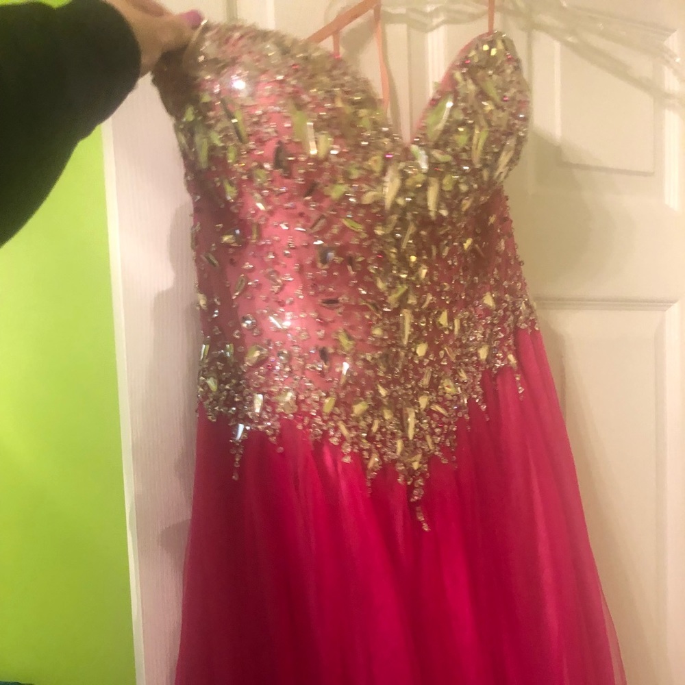 Prom dress size 12 can be altered